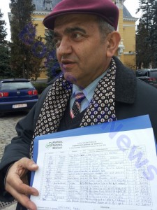 <b>Mircea Comaneci</b> strange semnaturi pentru europarlamentare - Mircea-Comaneci-strange-semnaturi-pentru-europarlamentare-225x300