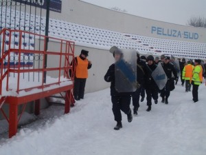 Exercitiu demonstrativ al jandarmilor pe Stadionul Municipal