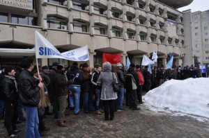 Miting in fata Prefecturii Botosani