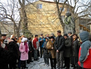 statuia lui Eminescu de la Biserica Uspenia