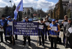 fosti militari la protest