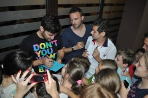 smiley la botosani dand autografe