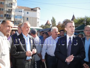 primarul Ovidiu Portariuc in piata