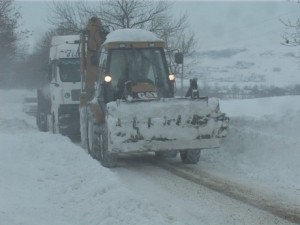 cisterna cu lapte blocata in zapada