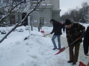 functionarii primariei botosani la deszapezit