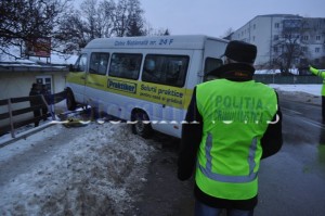 accident microbuz in fata ISU Botosani