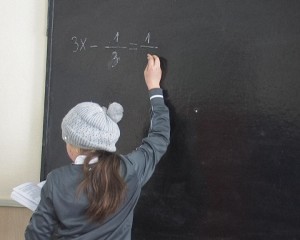 elev la ora de matematica la tabla