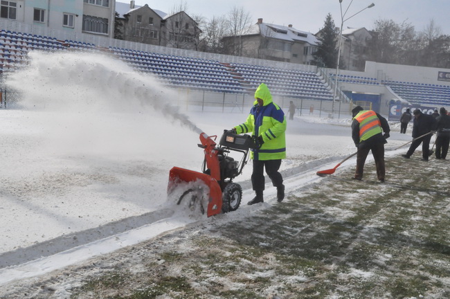 stadionul municipal botosani inzapezit