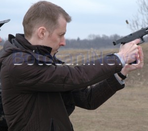 Ovidiu Portariuc cu pistol