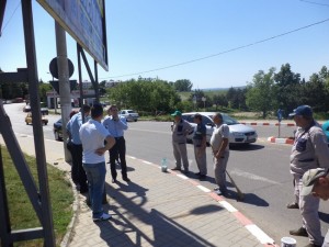 portariuc si cosmin adrei la plantare flori