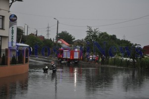 Inundatii pe Pacea, la intersectie cu George Enescu Botosani