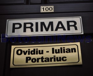 Primar- Ovidiu Portariuc- nume pe usa