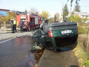 accident masina rasturnata