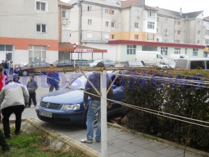 avocat cu masina in bloc pe strada Savenilor- Botosani