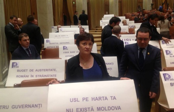 Protest Liliana Minca in Parlament (1)