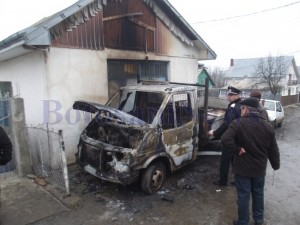 autoutilitara incendiata botosani1