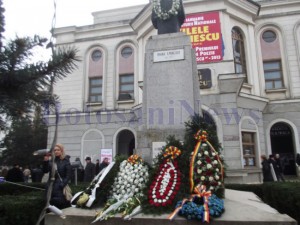 depuneri coroane statuie mihai eminescu2