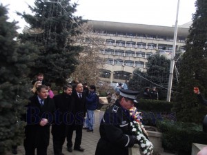 depuneri coroane statuie mihai eminescu3