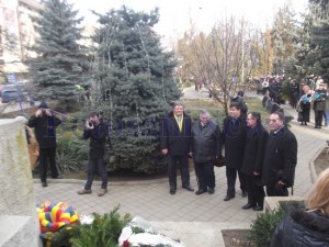 depuneri coroane statuie mihai eminescu5