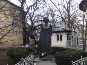 statuie poet mihai eminescu botosani