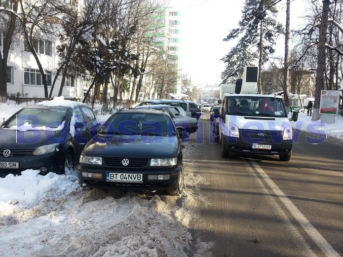 masini parcate pe strada Marchian din Botosani