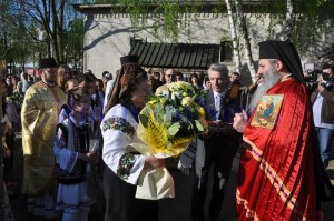 IPS Teofan la Biserica Sfintii Petru si pavel Botosani 026