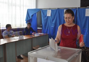 alegeri - femeie la vot- Botosani