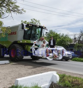 nunta in combina agricola la Flamanzi- Botosani (1)