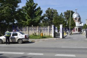 masina politie in fata la cimitirul pacea botosani