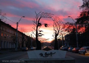 statuie eminescu onesti