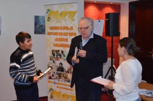 Radu Căjvăneanu, alături de cei doi copii prezentatori