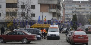 ambulanta in fata la prefectura botosani