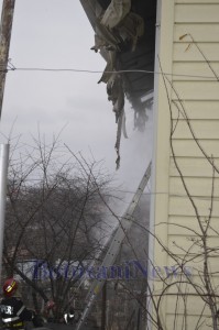 pompier incendiu acoperis casa1