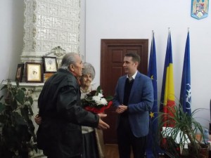 Ovidiu Portariuc felicitand familia Vicoveanu