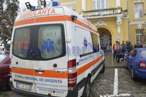 ambulanta in fata la primarie botosani1