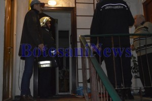 pompieri politie blocat usa apartament botosani1