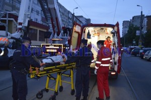 ambulanta smurd in strada cazut de la etaj botosani1