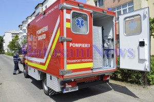 autospeciala pompieri in fata blocului botosani1