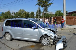 acccident microbuz intersectie victoriei cu alexandru cel bun- botosani