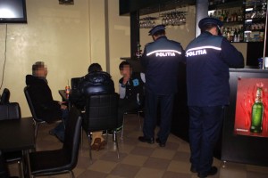 politisti in bar