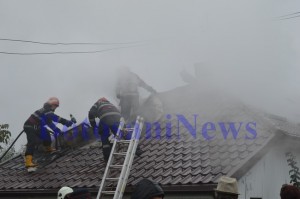 pompieri casa incendiu acoperis rosiori botosani2