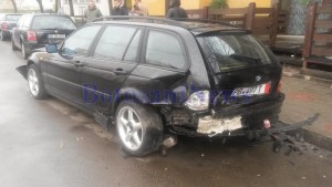 BMW seria 3 distrus in accident pe strada Imparat Traian- Botosani