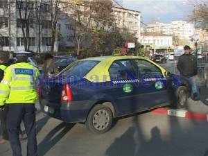 accident taxi in fata la spitalul judetean