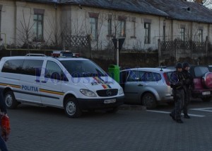 politisti DPIR la Carrefour Botosani