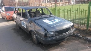 Dacia Break abandonata pe Aleea Scolii, langa Scoala 6 Botosani