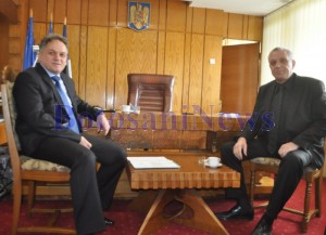 Dan Nechifor- prefect de Botosani si Costica Macaleti- fost prefect