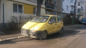 Matiz, abandonat pe Aleea Curcubeului, in spatele Parcului Curcubeului Botosani