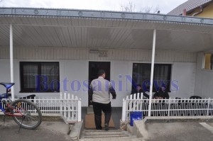 barul cu tabloul lui Ceausescu in Leorda - Botosani