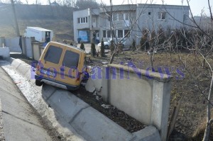 masina izbita in zid la Curtesti- Botosani