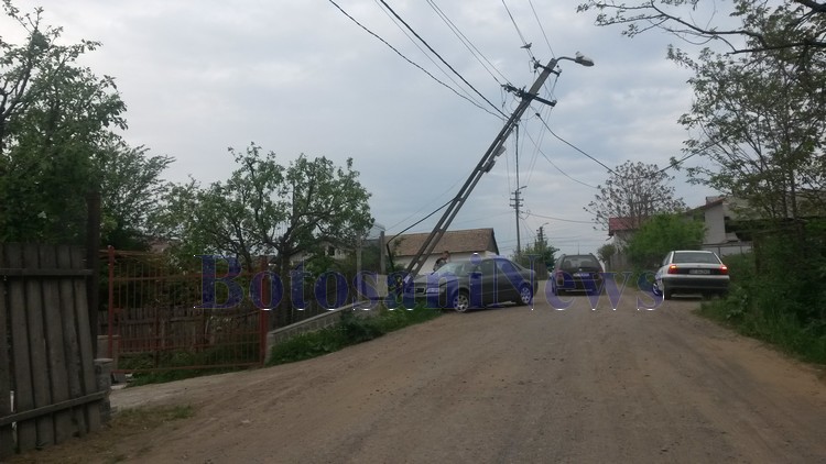 accident masina in stalp pe Aleea Gheorghe Hasnas- Botosani